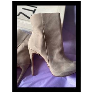 NWT schutz boots